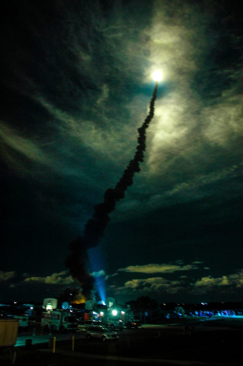 Flooding the night sky with light, Space Shuttle Discovery